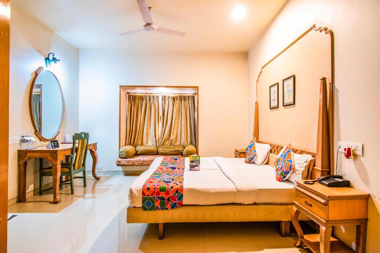 פונה Collection O Hotel Rajwada Near The Pavillion מראה חיצוני תמונה