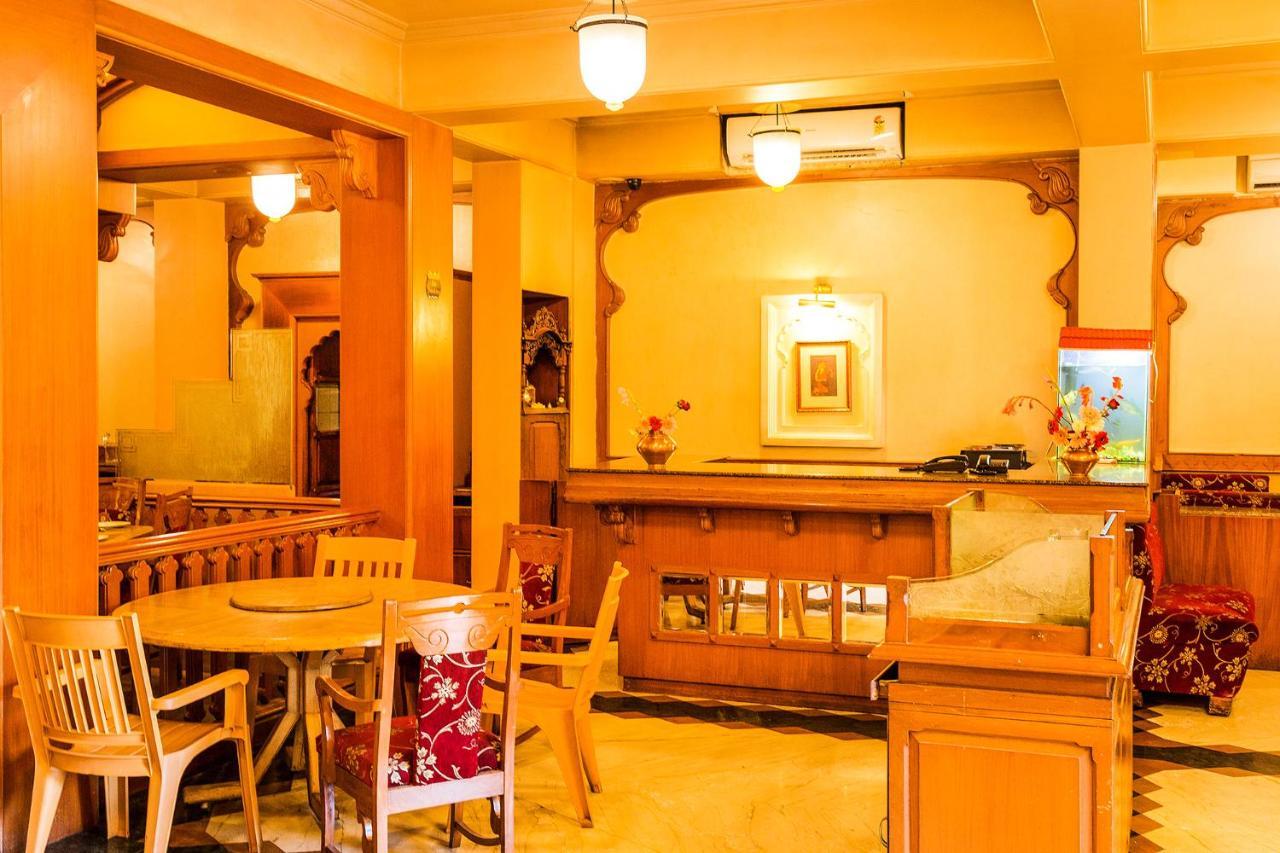 פונה Collection O Hotel Rajwada Near The Pavillion מראה חיצוני תמונה