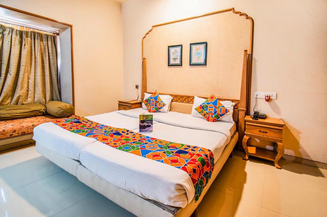 פונה Collection O Hotel Rajwada Near The Pavillion מראה חיצוני תמונה