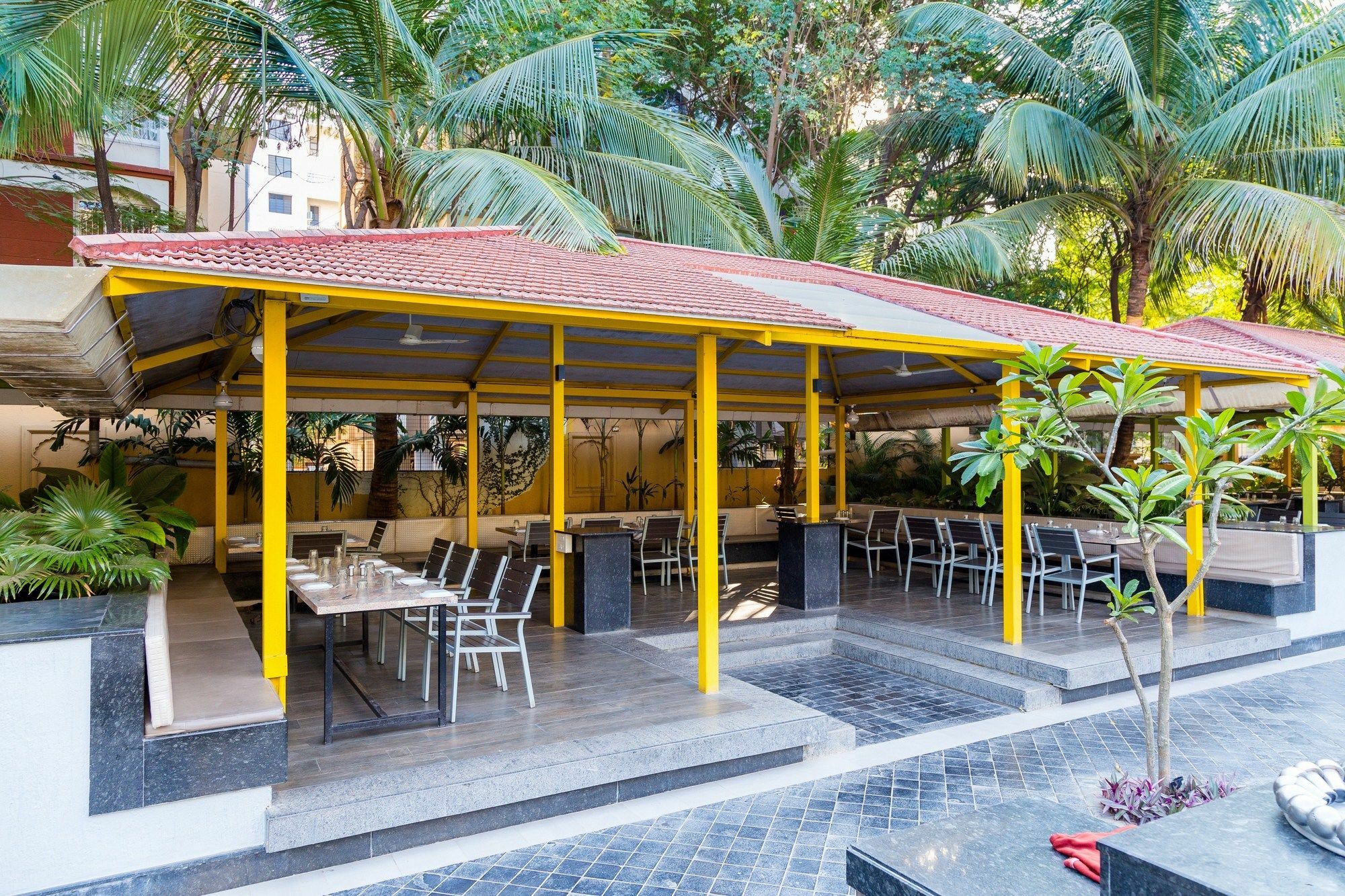 פונה Collection O Hotel Rajwada Near The Pavillion מראה חיצוני תמונה