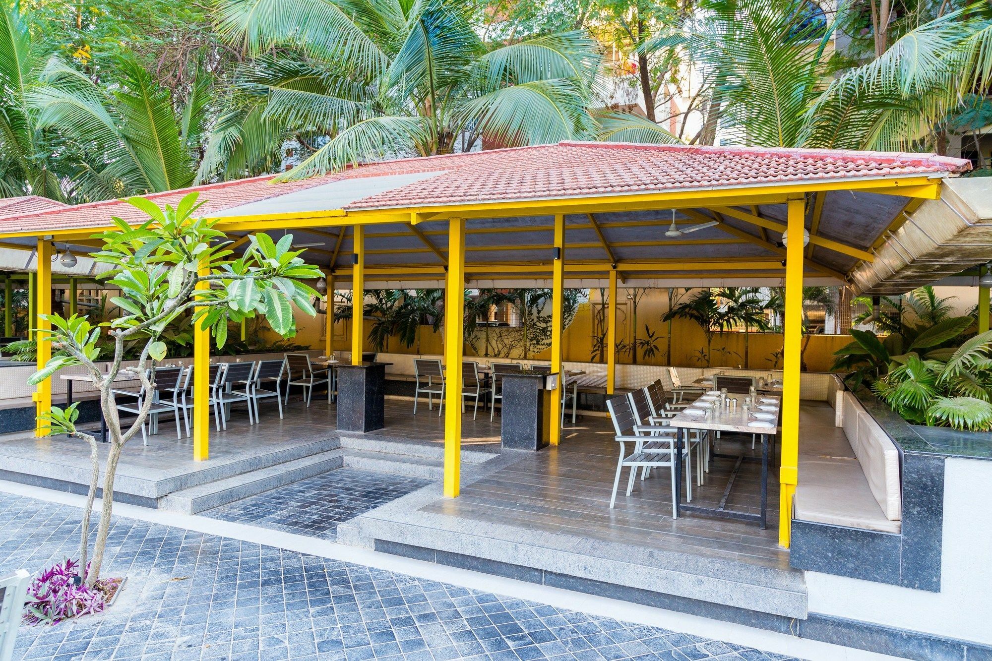 פונה Collection O Hotel Rajwada Near The Pavillion מראה חיצוני תמונה
